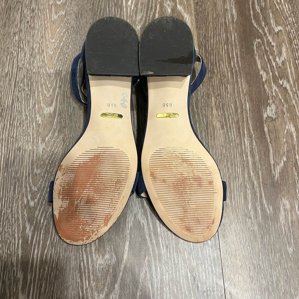 Navy Ralph Lauren Block Heels - Picture 3 of 3